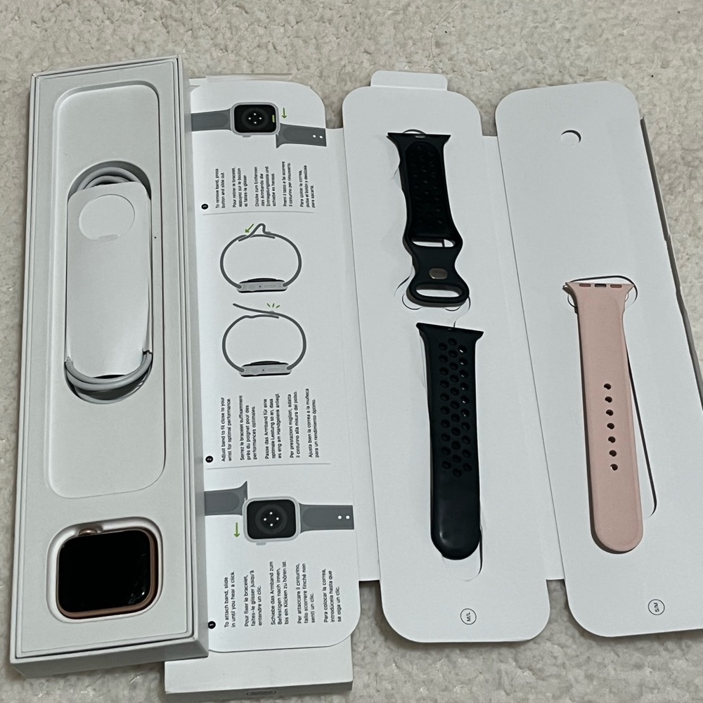 Apple Watch SE 40mm Rose gold with Black band and extra pink band